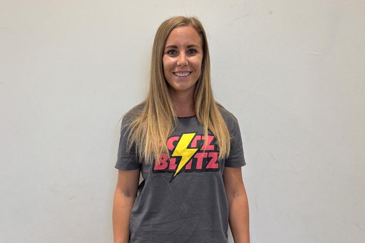 Porträt-Foto von SuperKids-Trainerin Jasmin Höck